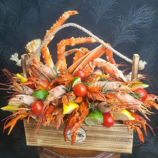 Ящик с раками и морепродуктами