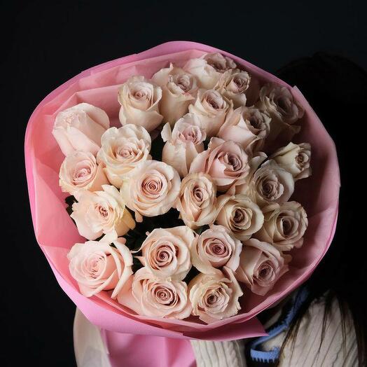 25 роз с оформлением