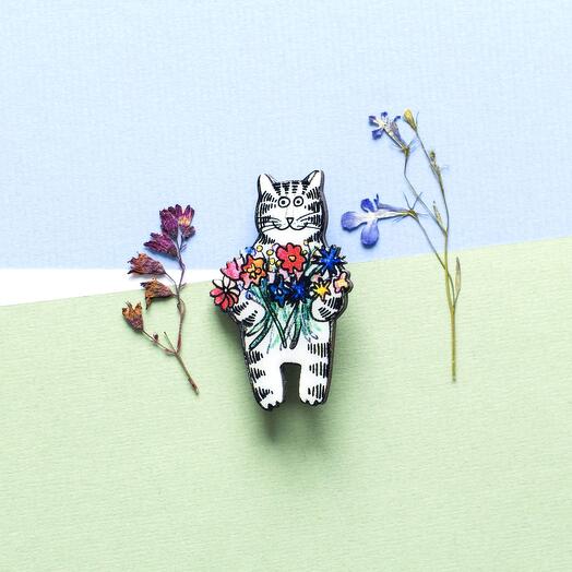 Brooch Cat with flowers