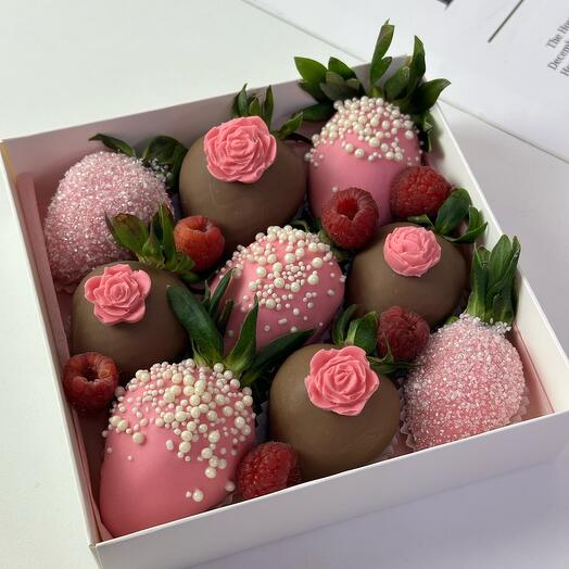 Клубника в шоколаде с малиной