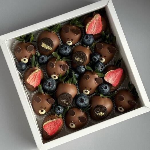 Chocolate-covered strawberries 16 pieces "Bears"