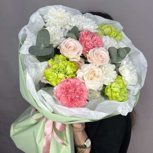 Сборный букет из диантусов, кустовой розы и хризантемы💓🤍🌸