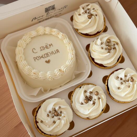 Bento cake with cupcakes