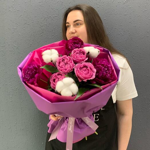 Пион с хлопком и пионовидной розой