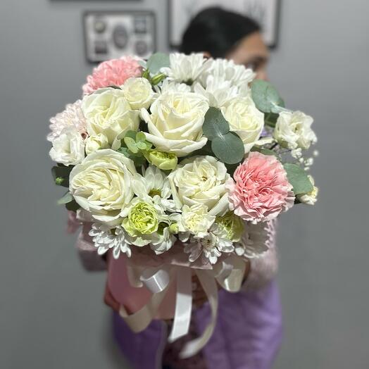 Нежная коробка с розами
