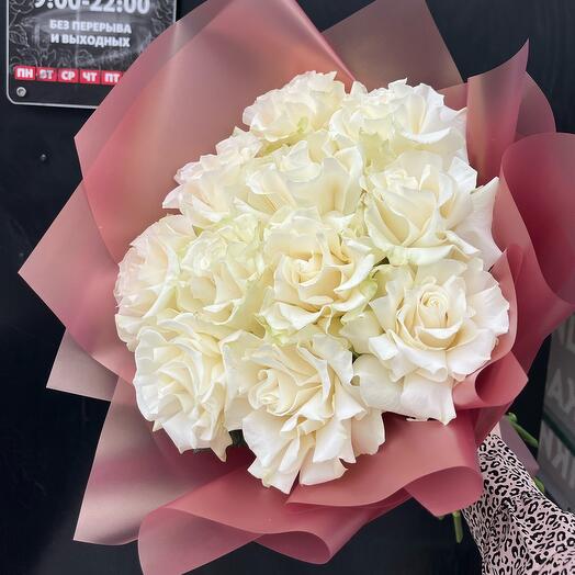 11 rosas francesas en un elegante paquete