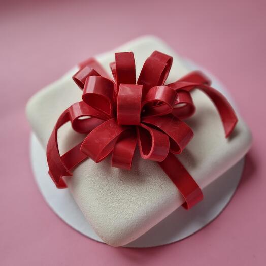 Торт муссовый манго-маракуйя с шоколадным бантом