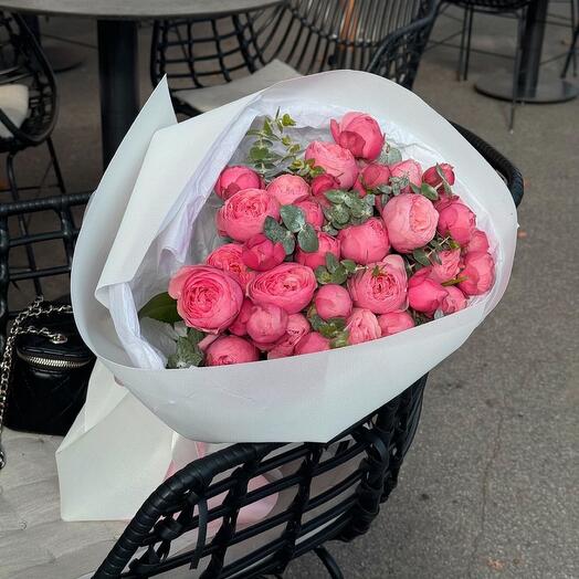 Букет самых желанных пионовидных роз среди девушек