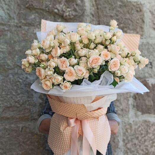 Букет из кустовой розы