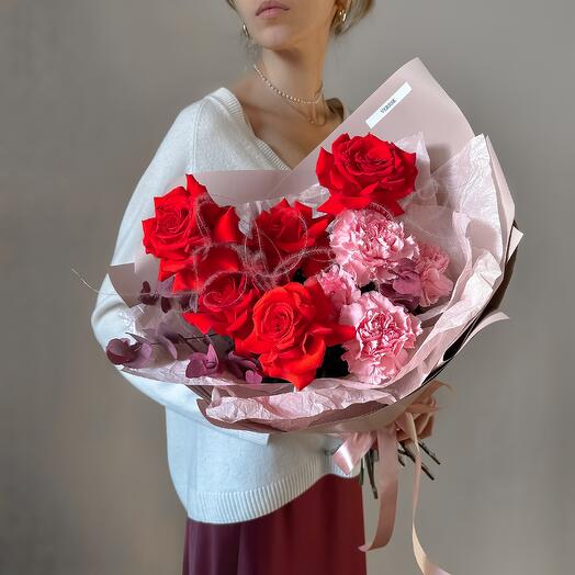 A mesmerizing bouquet with red French roses