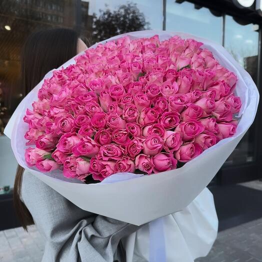 Розовые розы