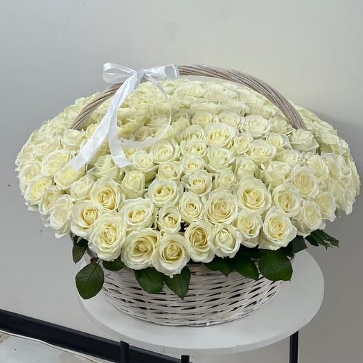 Корзина с розами 151