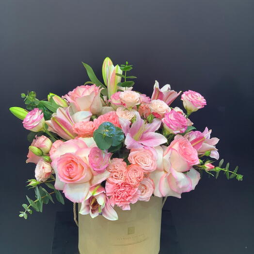 STARGAZER LISANTHIUS SPERY ROSES IN A BOX