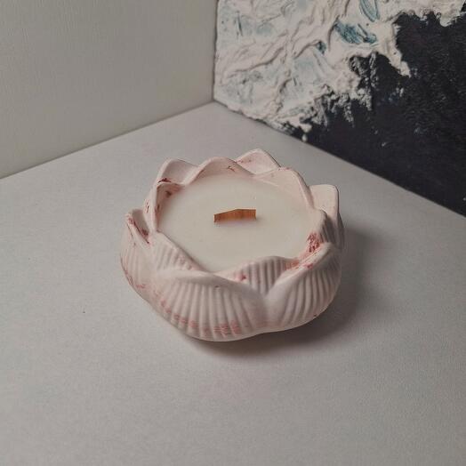 Свеча "Лотос" соевая с деревянным фитилём, аромат лавандовый раф