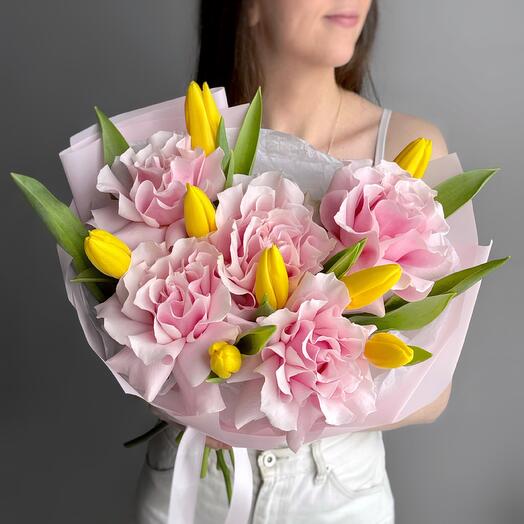 Французские розы и желтые тюльпаны красивый букет