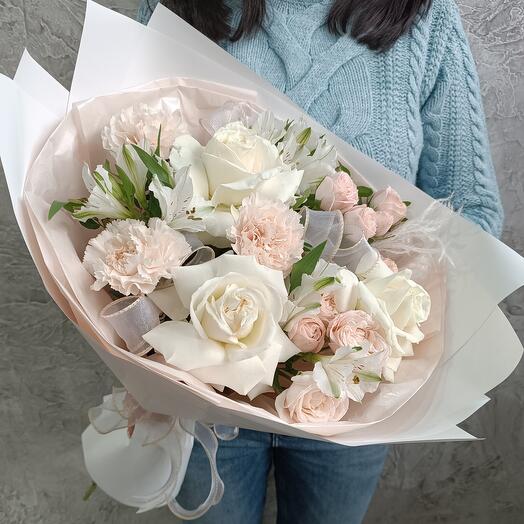 Bouquet with white French roses and bush roses