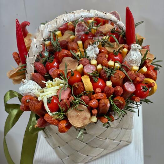 Мужской букет в лукошке