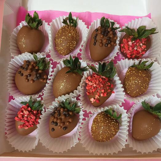 Клубника в молочном шоколаде 12 штук 🍓