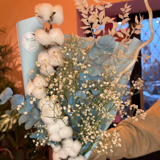 Egy csokor szárított virág csomagban