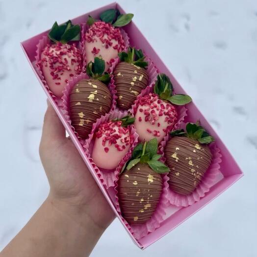 Chocolate-covered strawberry set, 8 berries