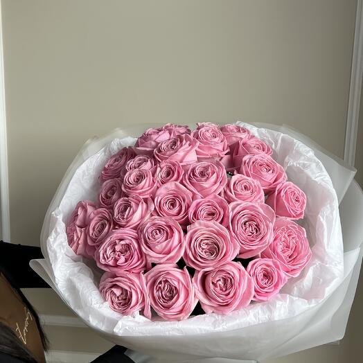 25 pink roses