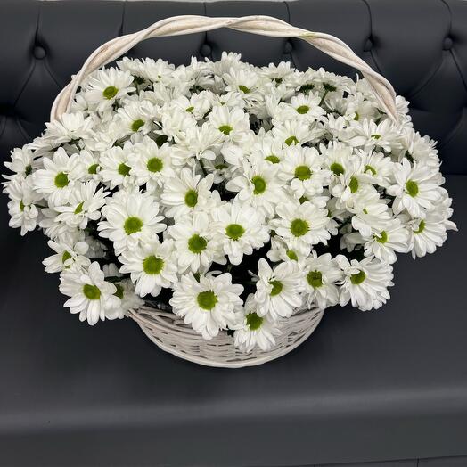 Корзина с ромашками