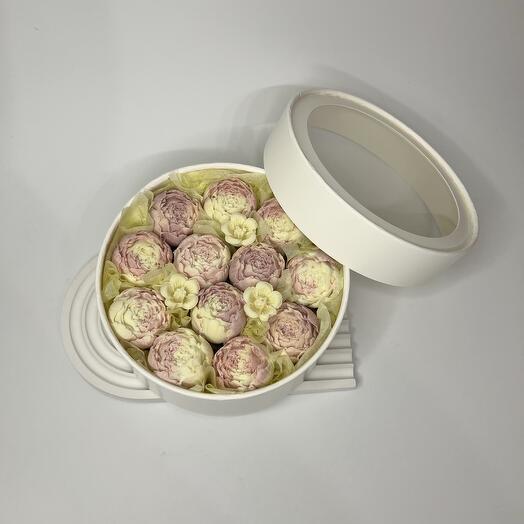 Пионы в коробке