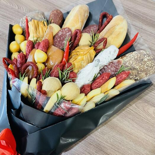 Мужской букет из колбас, сыра и закусок "Оригинальный"