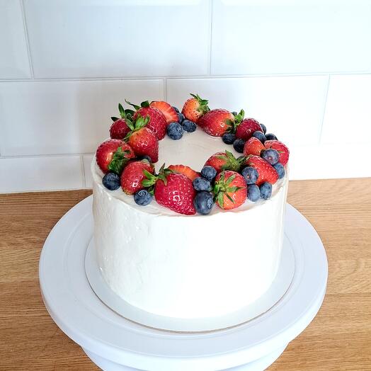 Торт со свежими ягодами