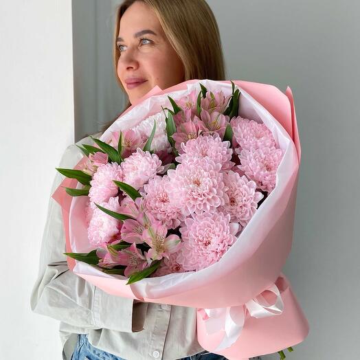 Bouquet of pink chrysanthemum and alstroemeria