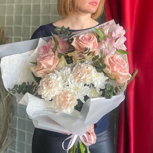A composite bouquet in a delicate color scheme