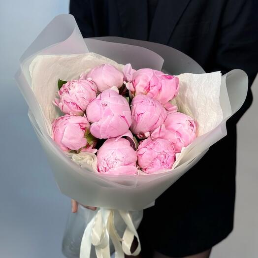 Mono bouquet GF of 9 pink Sarah Bernhardt peonies