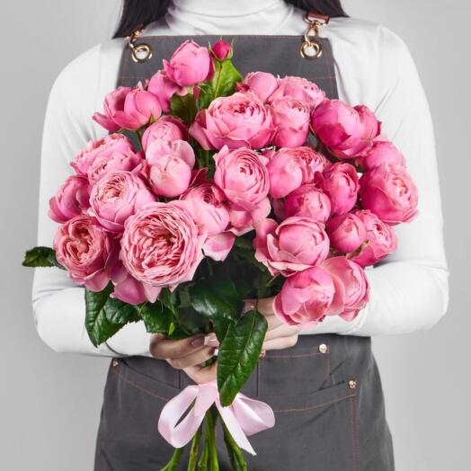 Букет из 9 кустовых нежно-розовых роз Silva Pink "Нежность в акценте" под ленту