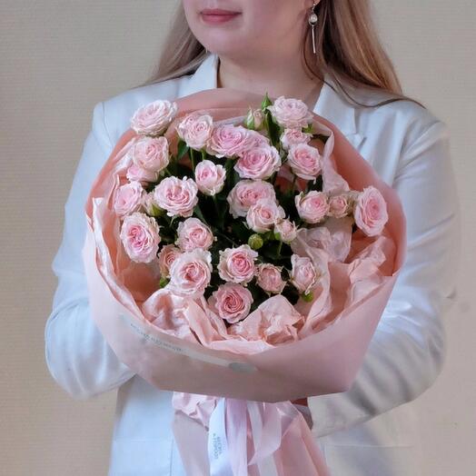 Букет из 7 розовых кустовых роз