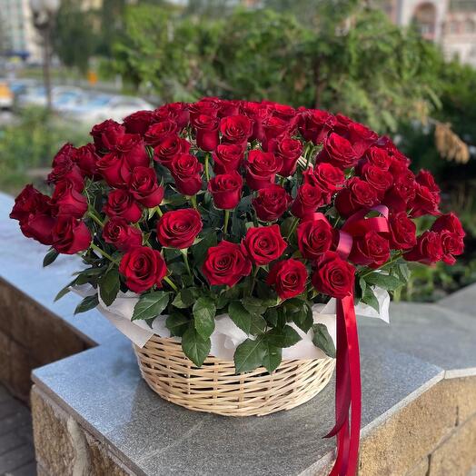 Корзина с цветами 101 из красной роза