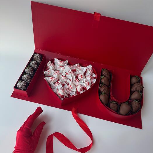 Набор I️️️ LOVE U клубника в молочном бельгийском шоколаде и конфеты Raffaello