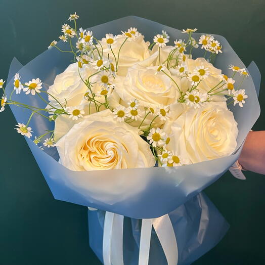 Zərif buket ağ qızılgüllər