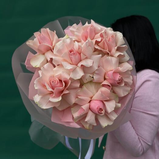 Нежно-розовый букет французских роз