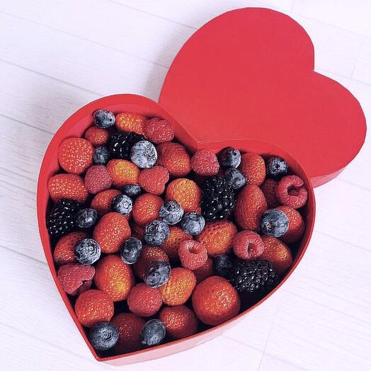 Сердце из свежих ягод Berries