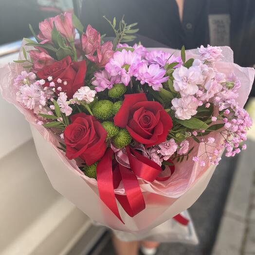 Роза красная с кустовой розой 🌹