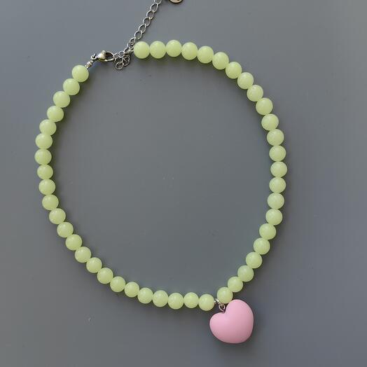 Колье из халцедона с кулоном сердце