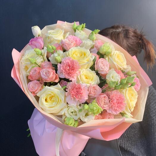 Букет пионовидных роз и эустомой, дофамин 🌸