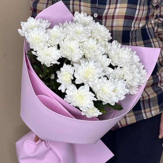 ХИТ 5 белых хризантем в сиреневой упаковке
