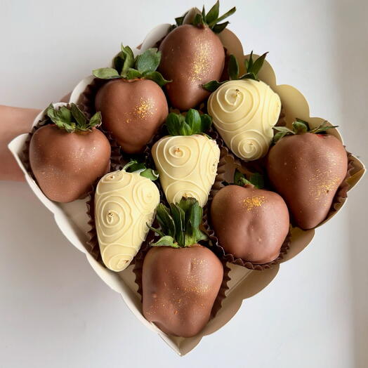 Клубника в шоколаде 9 ягод 🍓 « Изящный »