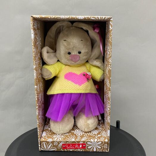 Зайка Ми в свитере с сердцем