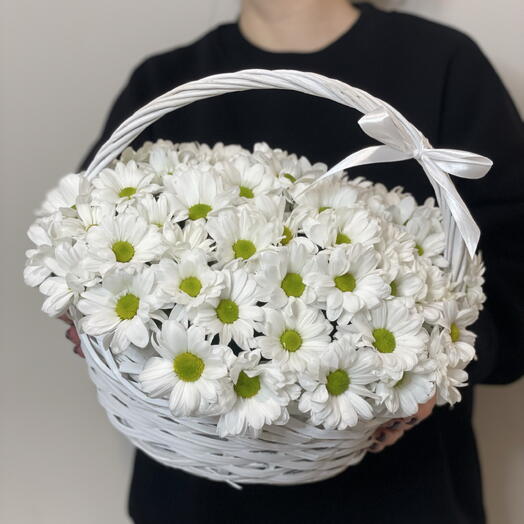 Корзина из ромашек хризантем