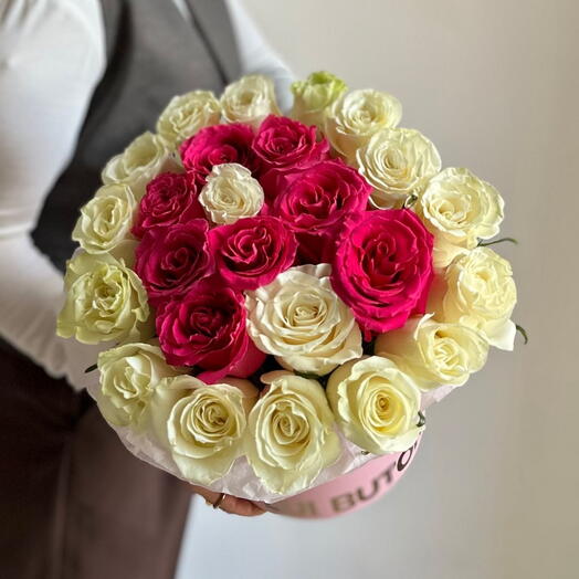 Композиция "Буква А из роз", размер S