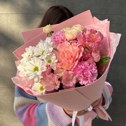 Stylish bouquet in pink tints
