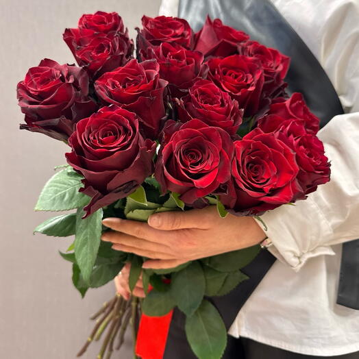 Моно букет из красных роз Эквадор 60см