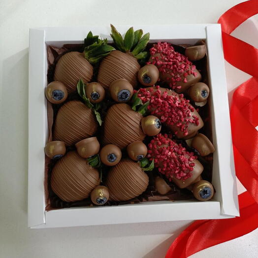 Клубника в шоколаде, бананы в шоколаде, голубика в шоколаде "Ассорти вкусов"